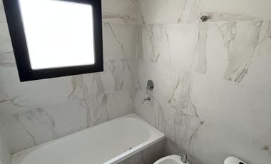 Dúplex Casa 3 Dormitorios A Estrenar Con Jardín en El Aljibe Pilar