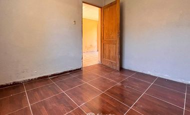 VENTA - 3 casas construidas en un mismo lote de 197,90 m2. Desarrolladas en dos plantas. Ibarlucea.