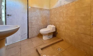 VENTA - 3 casas construidas en un mismo lote de 197,90 m2. Desarrolladas en dos plantas. Ibarlucea.