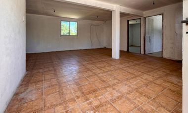 VENTA - 3 casas construidas en un mismo lote de 197,90 m2. Desarrolladas en dos plantas. Ibarlucea.