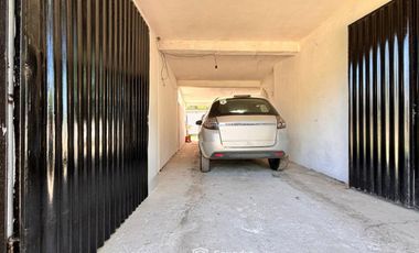 VENTA - 3 casas construidas en un mismo lote de 197,90 m2. Desarrolladas en dos plantas. Ibarlucea.