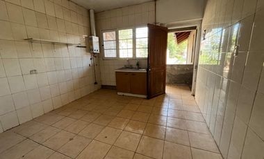 Se Arrienda Casa con gran terreno de 500 m2, apta uso comercial