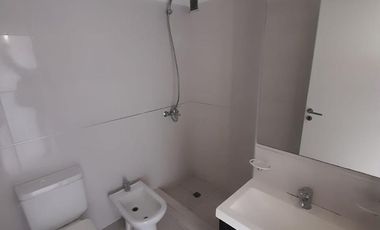 Alquilo Dpto. 1 dorm frente a Jefatura de Policia - Alberdi