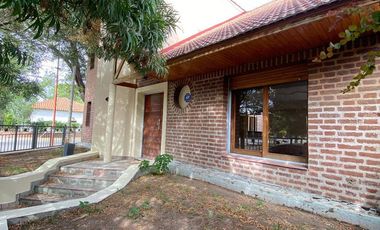 Alquiler Casa 3 Dormitorios   Dpto 1 dormitorio -  B° Manzanar - Arrayanes 1198 Cipolletti Rio Negro