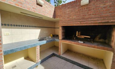 Alquiler Casa 3 Dormitorios   Dpto 1 dormitorio -  B° Manzanar - Arrayanes 1198 Cipolletti Rio Negro