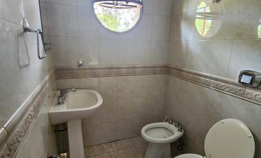 Alquiler Casa 3 Dormitorios   Dpto 1 dormitorio -  B° Manzanar - Arrayanes 1198 Cipolletti Rio Negro