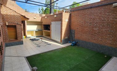 Alquiler Casa 3 Dormitorios   Dpto 1 dormitorio -  B° Manzanar - Arrayanes 1198 Cipolletti Rio Negro