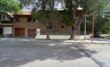 Alquiler Casa 3 Dormitorios   Dpto 1 dormitorio -  B° Manzanar - Arrayanes 1198 Cipolletti Rio Negro