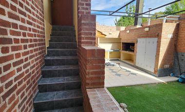 Alquiler Casa 3 Dormitorios   Dpto 1 dormitorio -  B° Manzanar - Arrayanes 1198 Cipolletti Rio Negro