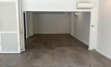 Excelente local comercial en esquina en Parque Patricios