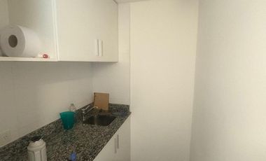 Excelente local comercial en esquina en Parque Patricios