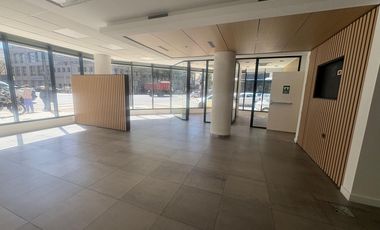 Excelente local comercial en esquina en Parque Patricios