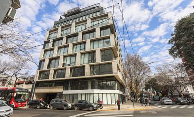 Excelente local comercial en esquina en Parque Patricios