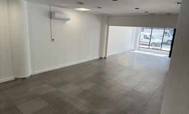 Excelente local comercial en esquina en Parque Patricios