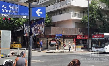 Local en ALQUILER - Esquina 27 de Abril y General Paz