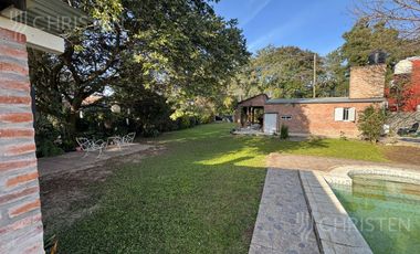 Quinta en  venta. Colastiné Norte. 2 dormitorios + 2 cocheras + quincho + pileta