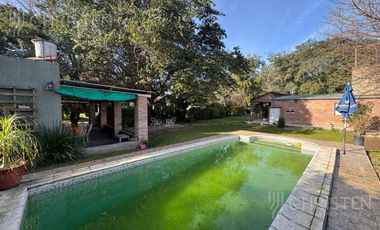 Quinta en  venta. Colastiné Norte. 2 dormitorios + 2 cocheras + quincho + pileta