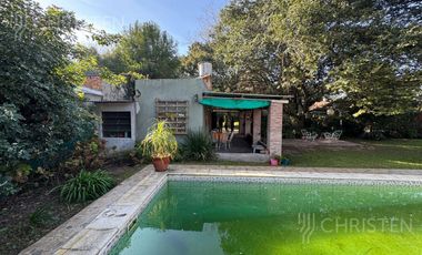 Quinta en  venta. Colastiné Norte. 2 dormitorios + 2 cocheras + quincho + pileta