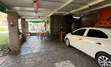 Quinta en  venta. Colastiné Norte. 2 dormitorios + 2 cocheras + quincho + pileta