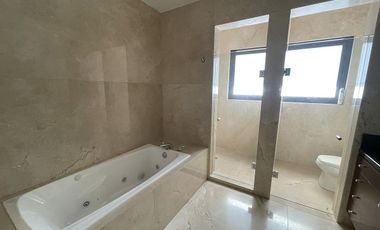 Casa en Bosque Real-Oportunidad de inversión!! con doble filtro de seguridad