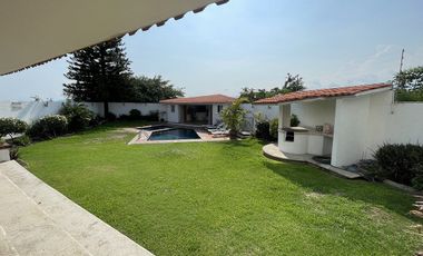 Casa en Burgos Cuernavaca con seguridad 24/7, alberca y excelentes espacios