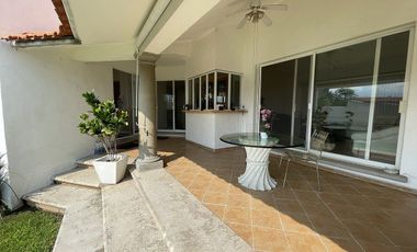 Casa en Burgos Cuernavaca con seguridad 24/7, alberca y excelentes espacios