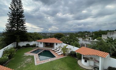 Casa en Burgos Cuernavaca con seguridad 24/7, alberca y excelentes espacios