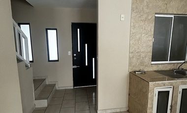 Ofrezco casa en venta en Misión de los Olivos en Apodaca