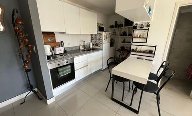 Departamento dos ambientes en venta en Ituzaingo. Balcón y cochera