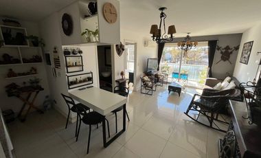 Departamento dos ambientes en venta en Ituzaingo. Balcón y cochera