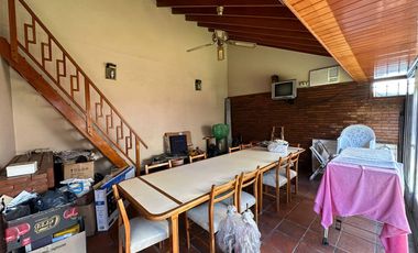 Excelente Casa chalet en Wilde centro - 277 m2 cubiertos.