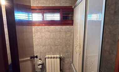 Excelente Casa chalet en Wilde centro - 277 m2 cubiertos.