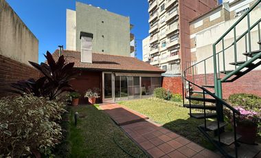 Excelente Casa chalet en Wilde centro - 277 m2 cubiertos.