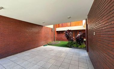 Excelente Casa chalet en Wilde centro - 277 m2 cubiertos.