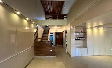 Excelente Casa chalet en Wilde centro - 277 m2 cubiertos.