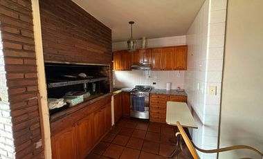 Excelente Casa chalet en Wilde centro - 277 m2 cubiertos.