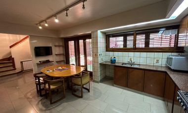 Excelente Casa chalet en Wilde centro - 277 m2 cubiertos.