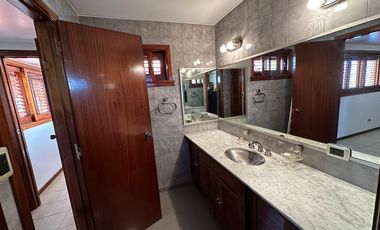 Excelente Casa chalet en Wilde centro - 277 m2 cubiertos.