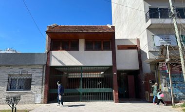 Excelente Casa chalet en Wilde centro - 277 m2 cubiertos.