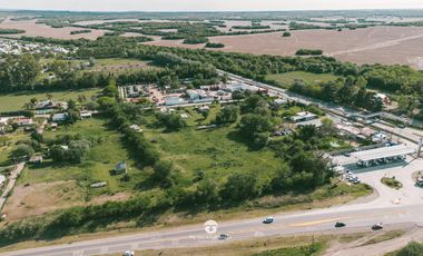 Fracción sobre Av Sabattini a metros de Ruta E53