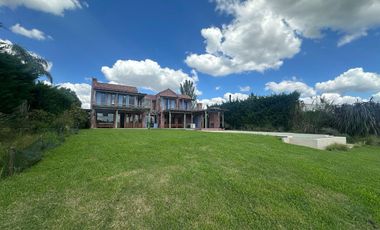 Venta Casa DE DISEÑO 6 Amb a La Laguna Barrio San Benito Villanueva Tigre