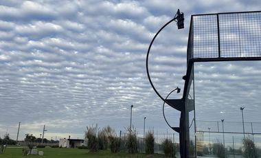 LOTE EN VENTA CON FONDO A LA LAGUNA BARRIO SANTA CLARA AL SUR