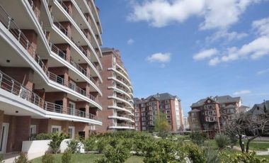 Alquiler Anual / Venta    3 Dormitorios con jardín al rio en Nordelta