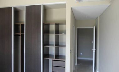 Alquiler Anual / Venta    3 Dormitorios con jardín al rio en Nordelta