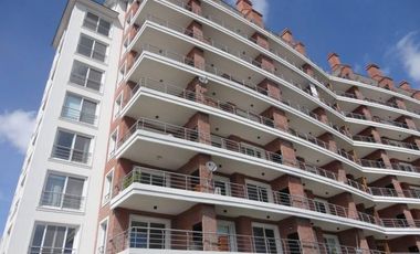 Alquiler Anual / Venta    3 Dormitorios con jardín al rio en Nordelta