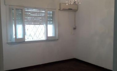 Urquiza 1769, Quilmes ¡Casa de cinco ambientes a la Venta!