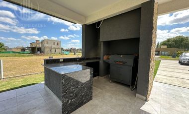 Casa en  La Magdalena - Canning