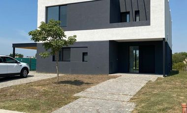 Venta Casa 5 Amb Al Rio con Amarra Propia Barrio El Canal Villanueva Tigre