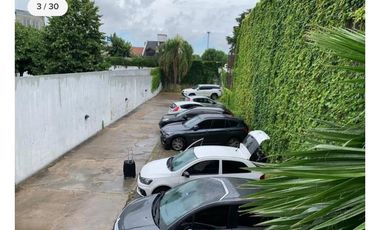 bajo de precio! Excelente Edificio  corporativo mas Local con 13 cocheras propias -