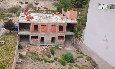 Dos Duplexs (en construcción) en Venta frente a barrio Bocahue y Parque Este